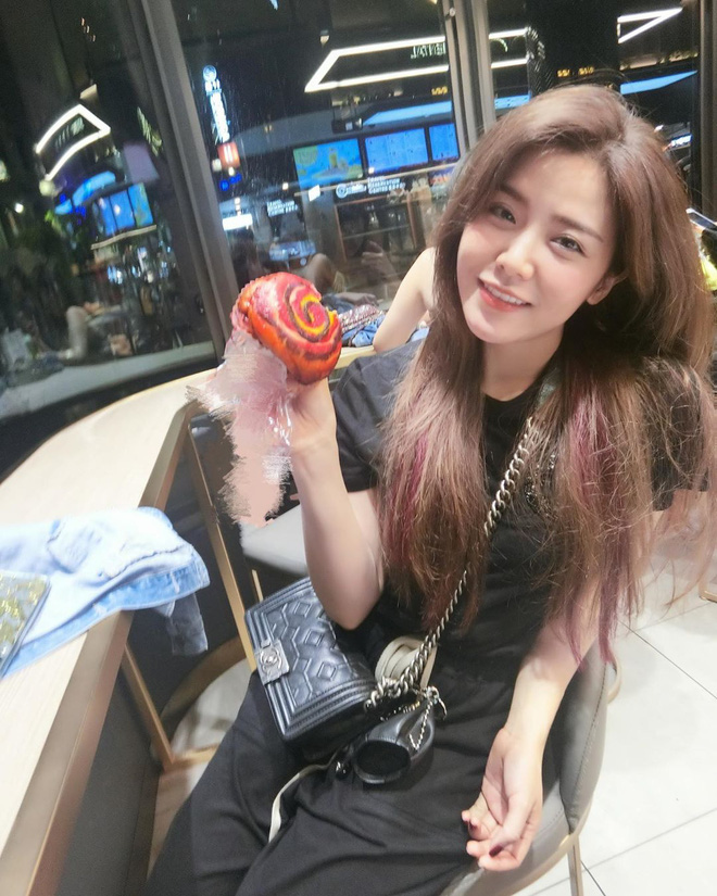Đăng ảnh mừng sinh nhật anh trai, 'chị đẹp' Ông Thoại Liên tiếp tục khiến dân tình điên đảo vì nhan sắc không thua kém nữ thần - 6 Đăng ảnh mừng sinh nhật anh trai, 'chị đẹp' Ông Thoại Liên tiếp tục khiến dân tình điên đảo vì nhan sắc không thua kém nữ thần - 6
