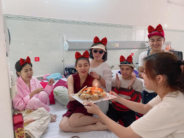 Mai Phương gây lo lắng khi sức khoẻ trở nặng, gần Tết rồi vẫn phải đón sinh nhật tuổi 35 trong bệnh viện - 1 Mai Phương gây lo lắng khi sức khoẻ trở nặng, gần Tết rồi vẫn phải đón sinh nhật tuổi 35 trong bệnh viện - 1