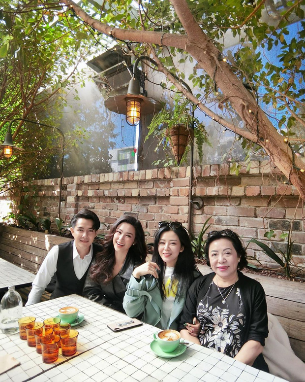 Đăng ảnh mừng sinh nhật anh trai, 'chị đẹp' Ông Thoại Liên tiếp tục khiến dân tình điên đảo vì nhan sắc không thua kém nữ thần - 3 Đăng ảnh mừng sinh nhật anh trai, 'chị đẹp' Ông Thoại Liên tiếp tục khiến dân tình điên đảo vì nhan sắc không thua kém nữ thần - 3