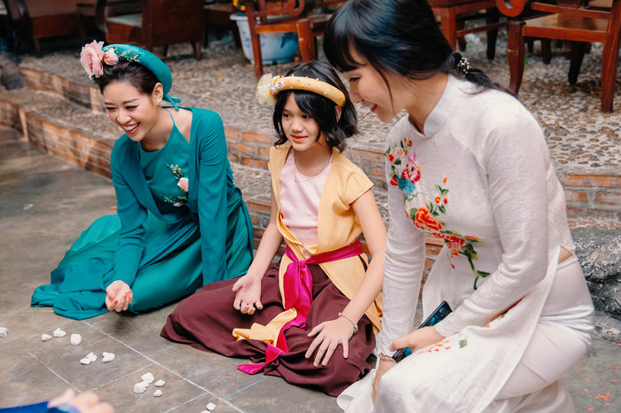 Vũ Thu Phương đọ sắc cùng H’Hen Niê và Khánh Vân trong tà áo tứ thân du xuân - 8 Vũ Thu Phương đọ sắc cùng H’Hen Niê và Khánh Vân trong tà áo tứ thân du xuân - 8