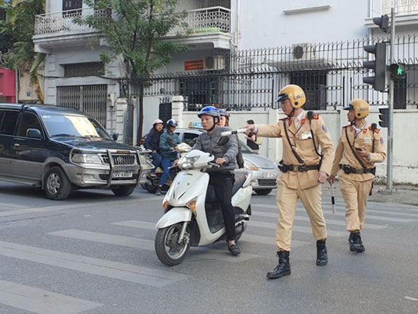 Từ hôm nay, người dân được quyền giám sát trực tiếp CSGT làm việc Từ hôm nay, người dân được quyền giám sát trực tiếp CSGT làm việc