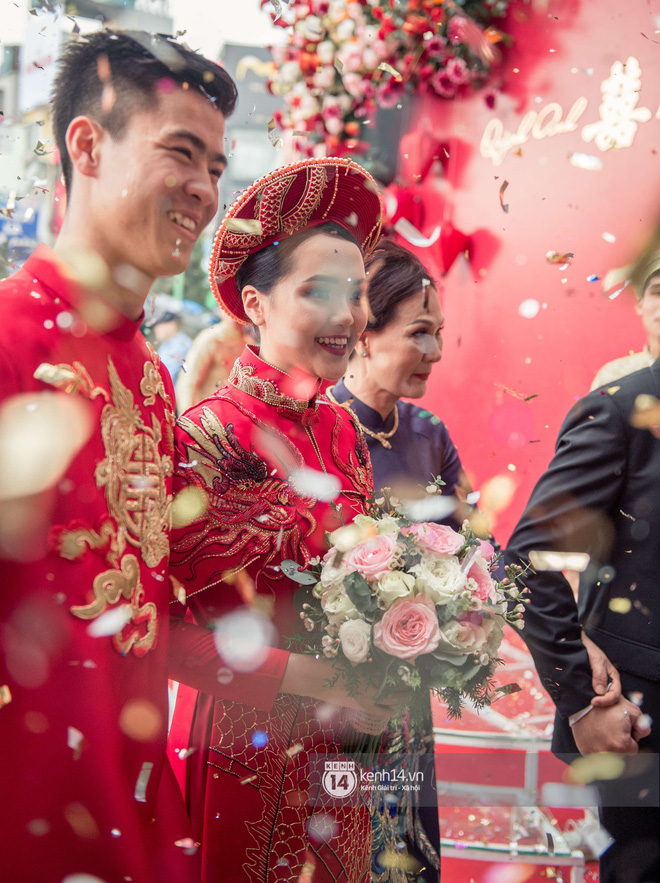 Loạt khoảnh khắc từ lãng mạn đến hài hước trong đám hỏi Duy Mạnh - Quỳnh Anh khiến dân mạng 'phát cuồng' - 20 Loạt khoảnh khắc từ lãng mạn đến hài hước trong đám hỏi Duy Mạnh - Quỳnh Anh khiến dân mạng 'phát cuồng' - 20