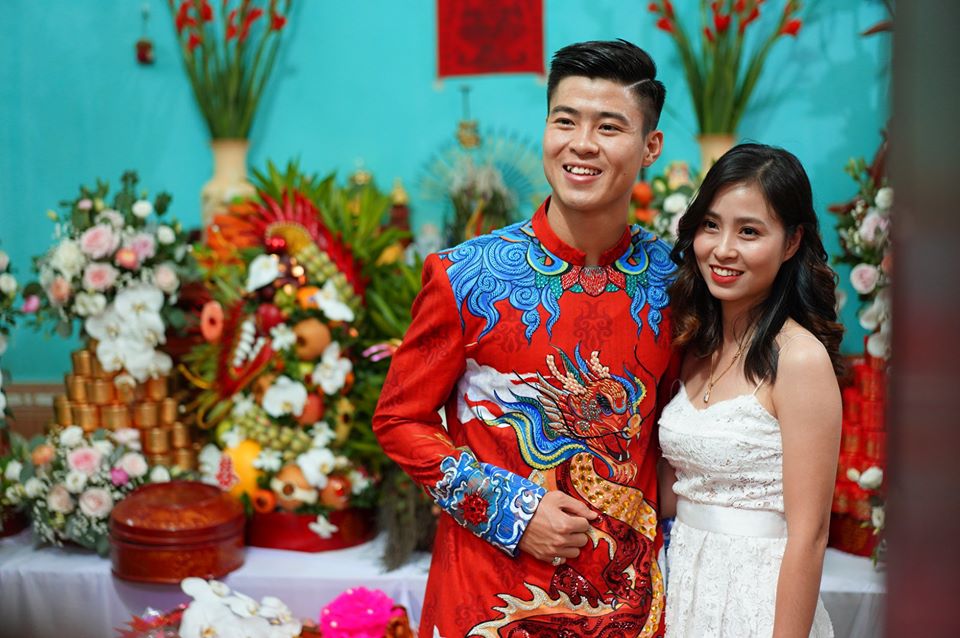 Loạt khoảnh khắc từ lãng mạn đến hài hước trong đám hỏi Duy Mạnh - Quỳnh Anh khiến dân mạng 'phát cuồng' - 8 Loạt khoảnh khắc từ lãng mạn đến hài hước trong đám hỏi Duy Mạnh - Quỳnh Anh khiến dân mạng 'phát cuồng' - 8