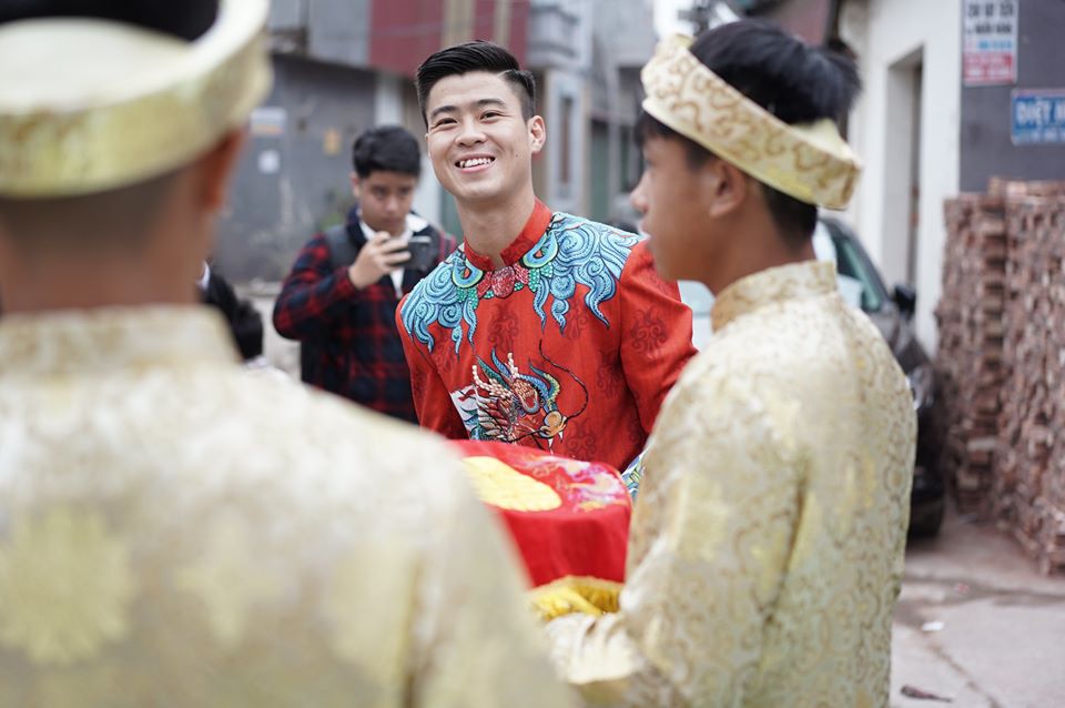 Loạt khoảnh khắc từ lãng mạn đến hài hước trong đám hỏi Duy Mạnh - Quỳnh Anh khiến dân mạng 'phát cuồng' - 11 Loạt khoảnh khắc từ lãng mạn đến hài hước trong đám hỏi Duy Mạnh - Quỳnh Anh khiến dân mạng 'phát cuồng' - 11