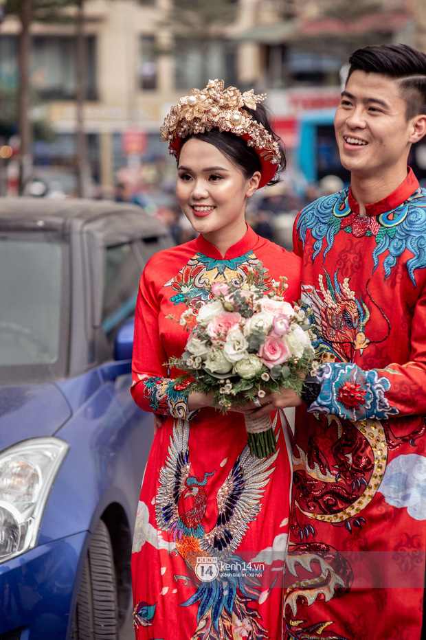 Loạt khoảnh khắc từ lãng mạn đến hài hước trong đám hỏi Duy Mạnh - Quỳnh Anh khiến dân mạng 'phát cuồng' - 16 Loạt khoảnh khắc từ lãng mạn đến hài hước trong đám hỏi Duy Mạnh - Quỳnh Anh khiến dân mạng 'phát cuồng' - 16
