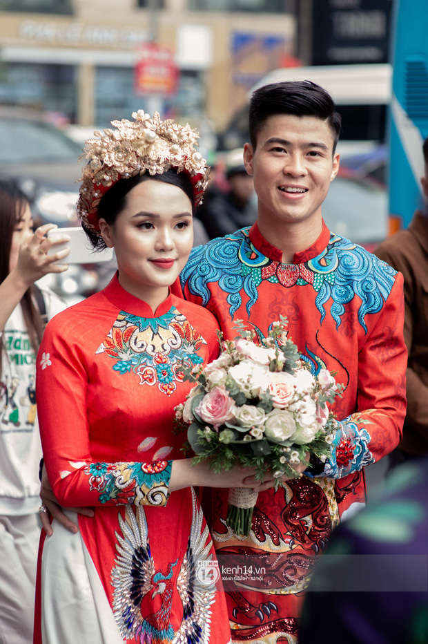 Loạt khoảnh khắc từ lãng mạn đến hài hước trong đám hỏi Duy Mạnh - Quỳnh Anh khiến dân mạng 'phát cuồng' - 17 Loạt khoảnh khắc từ lãng mạn đến hài hước trong đám hỏi Duy Mạnh - Quỳnh Anh khiến dân mạng 'phát cuồng' - 17