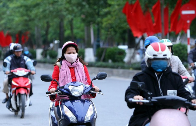 Chiều mai gió mùa đông bắc tràn về gây mưa rét trên diện rộng ở miền Bắc Chiều mai gió mùa đông bắc tràn về gây mưa rét trên diện rộng ở miền Bắc