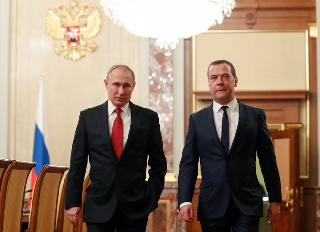 Thủ tướng Nga Dmitry Medvedev từ chức, giải tán chính phủ Thủ tướng Nga Dmitry Medvedev từ chức, giải tán chính phủ