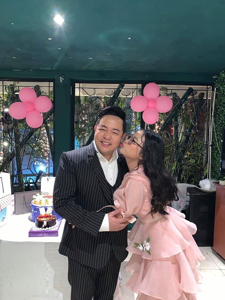 Hành động bất ngờ của Phương Mỹ Chi với ba nuôi Quang Lê giữa tin đồn mâu thuẫn Hành động bất ngờ của Phương Mỹ Chi với ba nuôi Quang Lê giữa tin đồn mâu thuẫn