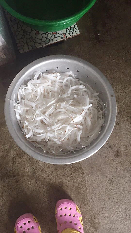 Cười bò với loạt thảm họa mứt dừa của hội chị em: Cùng một công thức nhưng người thì làm thành 'mì tương đen', người lại làm ra 'tóp mỡ' - 1 Cười bò với loạt thảm họa mứt dừa của hội chị em: Cùng một công thức nhưng người thì làm thành 'mì tương đen', người lại làm ra 'tóp mỡ' - 1