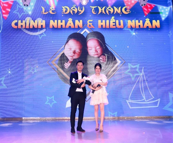 Vợ chồng MC Thành Trung tổ chức đầy tháng cho cặp song sinh tại nhà hàng sang trọng Vợ chồng MC Thành Trung tổ chức đầy tháng cho cặp song sinh tại nhà hàng sang trọng