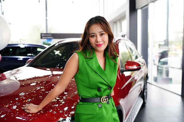 Từng than thở chỉ còn 1 triệu để ăn Tết nay lại tậu xe sang 2 tỷ, 'kiều nữ làng hài' Nam Thư bị dân mạng thắc mắc - 2 Từng than thở chỉ còn 1 triệu để ăn Tết nay lại tậu xe sang 2 tỷ, 'kiều nữ làng hài' Nam Thư bị dân mạng thắc mắc - 2
