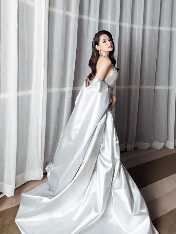 Chi Pu khoe vòng 1 táo bạo, cơ bụng săn chắc với váy xẻ 'cực hiểm' - 1 Chi Pu khoe vòng 1 táo bạo, cơ bụng săn chắc với váy xẻ 'cực hiểm' - 1