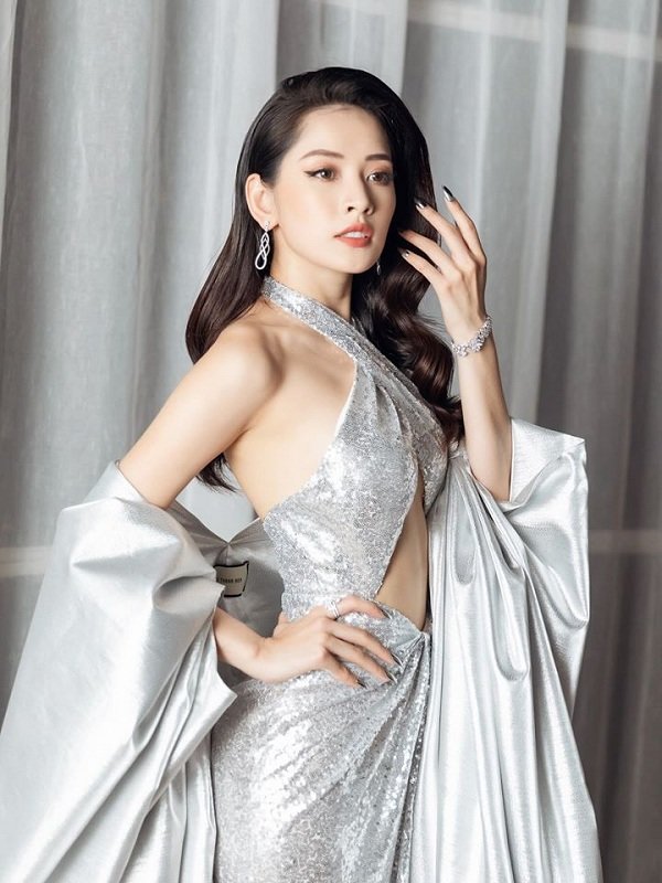 Chi Pu khoe vòng 1 táo bạo, cơ bụng săn chắc với váy xẻ 'cực hiểm' - 3 Chi Pu khoe vòng 1 táo bạo, cơ bụng săn chắc với váy xẻ 'cực hiểm' - 3