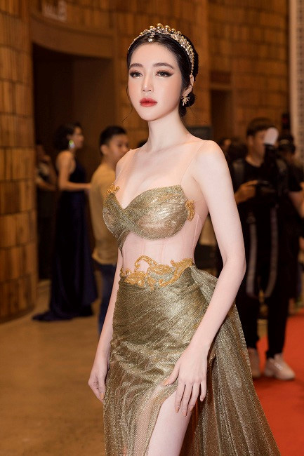 Giữa nghi vấn chồng ngoại tình, Elly Trần liên tục gây xôn xao với những chia sẻ buồn bã, tiết lộ bản thân đã mệt mỏi rồi - 2 Giữa nghi vấn chồng ngoại tình, Elly Trần liên tục gây xôn xao với những chia sẻ buồn bã, tiết lộ bản thân đã mệt mỏi rồi - 2