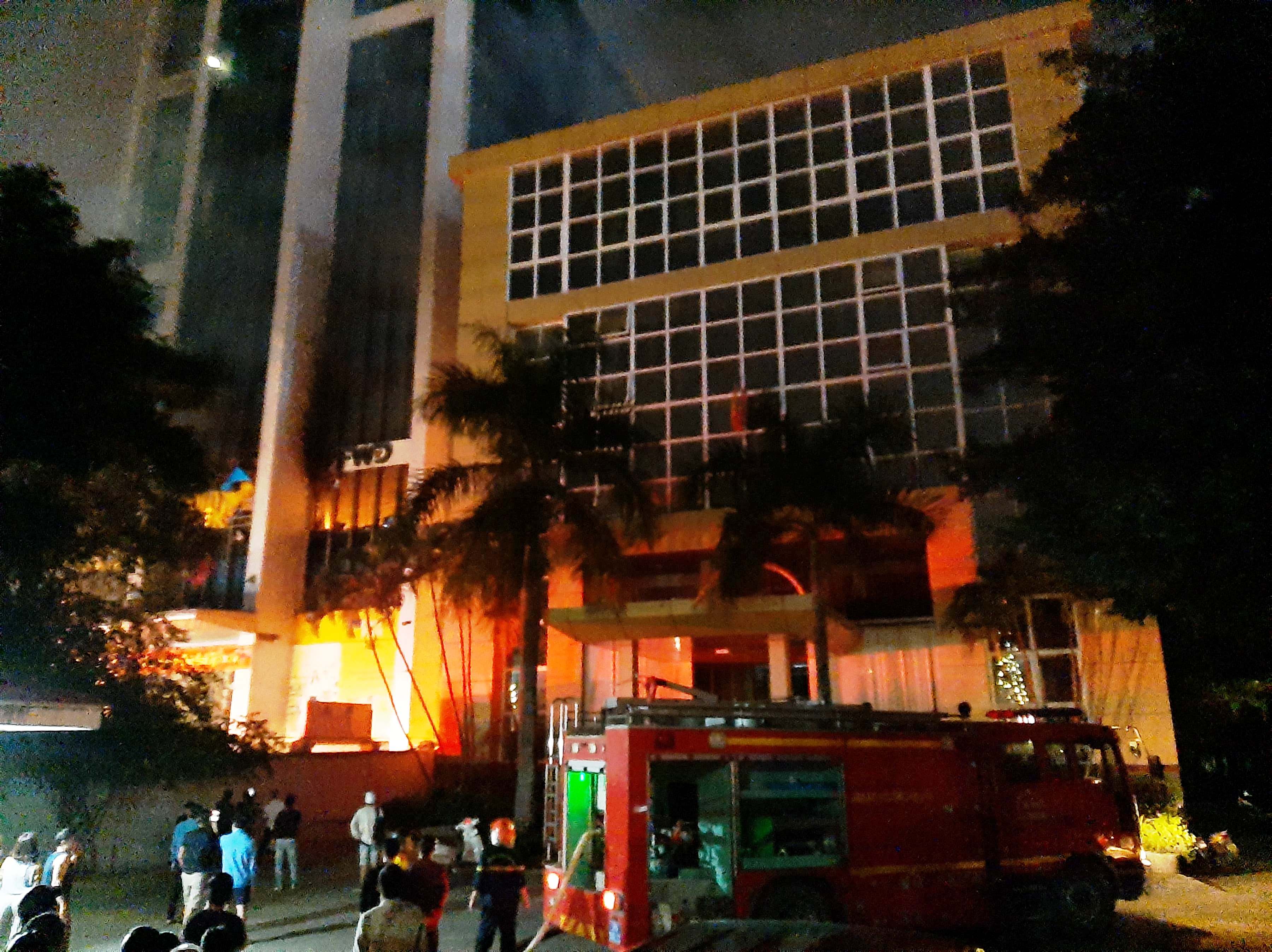 Vụ cháy kinh hoàng tại tòa nhà dầu khí: Thêm 1 người tử vong, số người bị thương tăng lên 13 Vụ cháy kinh hoàng tại tòa nhà dầu khí: Thêm 1 người tử vong, số người bị thương tăng lên 13