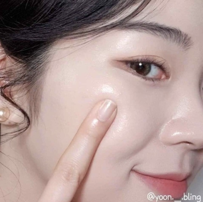 5 lọ serum Hàn giúp da căng bóng mướt mượt đón Tết sang: Nhiều loại giá mềm ai 'múc' cũng được - 3 5 lọ serum Hàn giúp da căng bóng mướt mượt đón Tết sang: Nhiều loại giá mềm ai 'múc' cũng được - 3