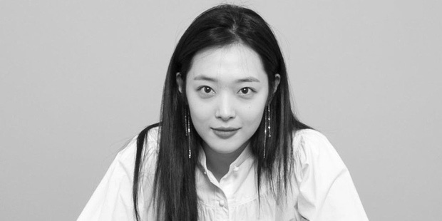 NÓNG: Anh trai Sulli giận dữ đăng bài viết tố bố mẹ tranh nhau quyền thừa kế tài sản sau 3 tháng con gái qua đời NÓNG: Anh trai Sulli giận dữ đăng bài viết tố bố mẹ tranh nhau quyền thừa kế tài sản sau 3 tháng con gái qua đời
