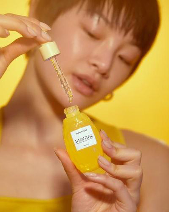 5 lọ serum Hàn giúp da căng bóng mướt mượt đón Tết sang: Nhiều loại giá mềm ai 'múc' cũng được - 11 5 lọ serum Hàn giúp da căng bóng mướt mượt đón Tết sang: Nhiều loại giá mềm ai 'múc' cũng được - 11