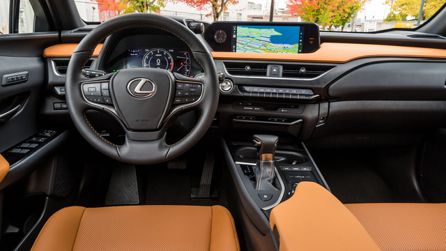 Lexus UX 200 đầu tiên về Việt Nam - ‘của lạ’ tiền tỷ chơi Tết thay Mercedes-Benz GLA và BMW X1 - 4 Lexus UX 200 đầu tiên về Việt Nam - ‘của lạ’ tiền tỷ chơi Tết thay Mercedes-Benz GLA và BMW X1 - 4