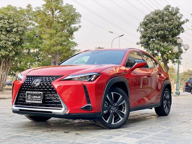 Lexus UX 200 đầu tiên về Việt Nam - ‘của lạ’ tiền tỷ chơi Tết thay Mercedes-Benz GLA và BMW X1 Lexus UX 200 đầu tiên về Việt Nam - ‘của lạ’ tiền tỷ chơi Tết thay Mercedes-Benz GLA và BMW X1
