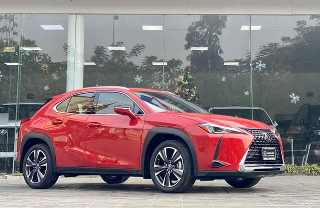 Lexus UX 200 đầu tiên về Việt Nam - ‘của lạ’ tiền tỷ chơi Tết thay Mercedes-Benz GLA và BMW X1 - 1 Lexus UX 200 đầu tiên về Việt Nam - ‘của lạ’ tiền tỷ chơi Tết thay Mercedes-Benz GLA và BMW X1 - 1