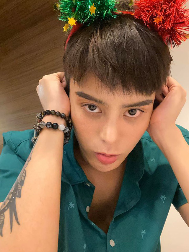 Chuyện hi hữu showbiz: Hoa hậu chuyển giới Thái Lan bất ngờ phẫu thuật trở lại thành nam giới ngay sau khi đăng quang vì muốn 'tìm lại chính mình' - 1 Chuyện hi hữu showbiz: Hoa hậu chuyển giới Thái Lan bất ngờ phẫu thuật trở lại thành nam giới ngay sau khi đăng quang vì muốn 'tìm lại chính mình' - 1