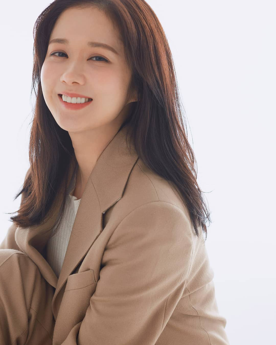 Jang Nara cứ diện quanh mấy màu son này, bảo sao cô đã trẻ lại càng thêm lão hóa ngược - 1 Jang Nara cứ diện quanh mấy màu son này, bảo sao cô đã trẻ lại càng thêm lão hóa ngược - 1