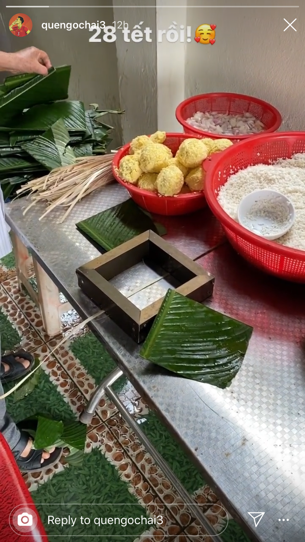 Khi cầu thủ chuẩn bị Tết: Toàn thấy hội con trai khoe ảnh xông xáo vào bếp gói bánh chưng, các bạn gái đâu hết rồi nhỉ? - 5 Khi cầu thủ chuẩn bị Tết: Toàn thấy hội con trai khoe ảnh xông xáo vào bếp gói bánh chưng, các bạn gái đâu hết rồi nhỉ? - 5