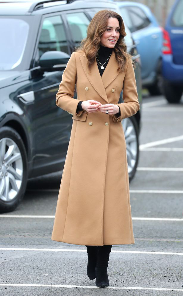 Vừa rời khỏi hoàng gia Anh, Meghan Markle đã bị chị dâu Kate chiếm hết spotlight, tạo ra hình ảnh khác nhau một trời một vực - 1 Vừa rời khỏi hoàng gia Anh, Meghan Markle đã bị chị dâu Kate chiếm hết spotlight, tạo ra hình ảnh khác nhau một trời một vực - 1