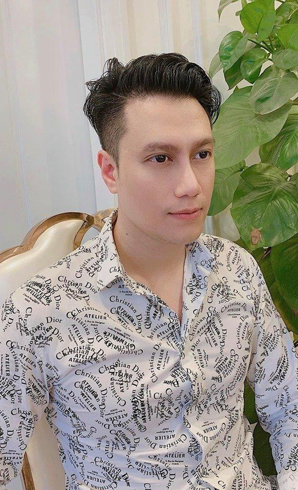 Trong khoảnh khắc cuối cùng của năm 2019, cùng nhìn lại những khoảng 'trầm' của loạt sao Việt: Người thị phi rơi xuống đầu, kẻ danh tiếng tụt dốc không phanh - 3 Trong khoảnh khắc cuối cùng của năm 2019, cùng nhìn lại những khoảng 'trầm' của loạt sao Việt: Người thị phi rơi xuống đầu, kẻ danh tiếng tụt dốc không phanh - 3