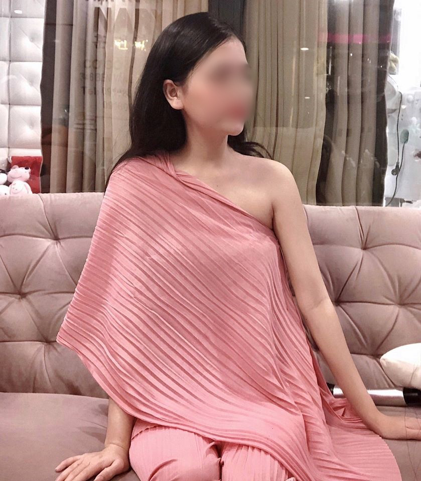 Trong khoảnh khắc cuối cùng của năm 2019, cùng nhìn lại những khoảng 'trầm' của loạt sao Việt: Người thị phi rơi xuống đầu, kẻ danh tiếng tụt dốc không phanh - 8 Trong khoảnh khắc cuối cùng của năm 2019, cùng nhìn lại những khoảng 'trầm' của loạt sao Việt: Người thị phi rơi xuống đầu, kẻ danh tiếng tụt dốc không phanh - 8
