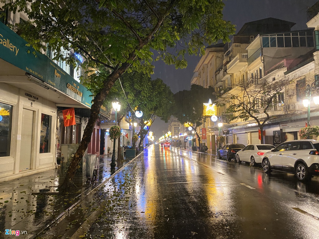 Hà Nội mưa ngập phố, hồ Gươm vắng hoe trước giao thừa - 5 Hà Nội mưa ngập phố, hồ Gươm vắng hoe trước giao thừa - 5
