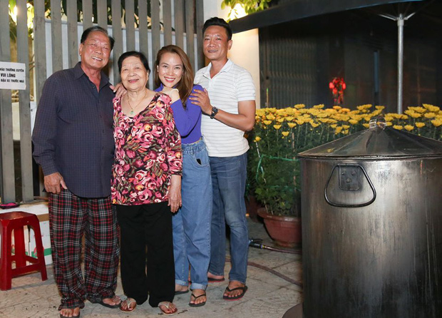 Hà Tăng, Lan Khuê và dàn sao Vbiz đồng loạt 'xông đất' MXH với khoảnh khắc ý nghĩa đầu Xuân - 1 Hà Tăng, Lan Khuê và dàn sao Vbiz đồng loạt 'xông đất' MXH với khoảnh khắc ý nghĩa đầu Xuân - 1