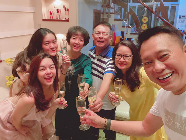 Hà Tăng, Lan Khuê và dàn sao Vbiz đồng loạt 'xông đất' MXH với khoảnh khắc ý nghĩa đầu Xuân - 16 Hà Tăng, Lan Khuê và dàn sao Vbiz đồng loạt 'xông đất' MXH với khoảnh khắc ý nghĩa đầu Xuân - 16