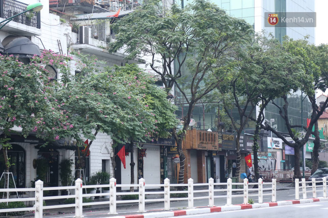 Có một Hà Nội yên bình đến lạ sáng mùng 1 Tết: Xe cộ vắng hoe, đường phố sạch bóng sau cơn mưa tầm tã tối giao thừa - 4 Có một Hà Nội yên bình đến lạ sáng mùng 1 Tết: Xe cộ vắng hoe, đường phố sạch bóng sau cơn mưa tầm tã tối giao thừa - 4