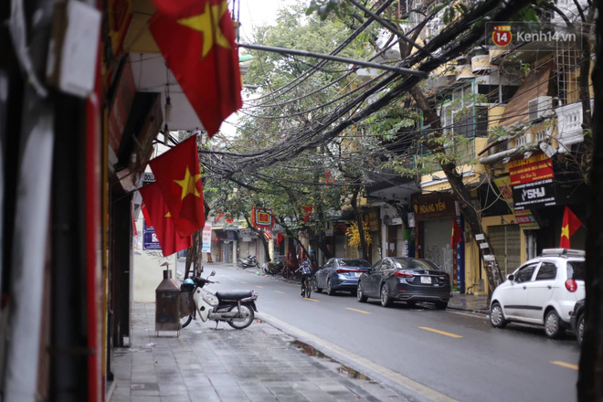 Có một Hà Nội yên bình đến lạ sáng mùng 1 Tết: Xe cộ vắng hoe, đường phố sạch bóng sau cơn mưa tầm tã tối giao thừa - 3 Có một Hà Nội yên bình đến lạ sáng mùng 1 Tết: Xe cộ vắng hoe, đường phố sạch bóng sau cơn mưa tầm tã tối giao thừa - 3