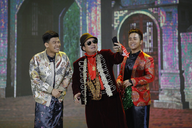 'Gặp nhau cuối năm' làm lộ nghi vấn châm biếm gay gắt việc Hiếu Orion khỏa thân bảo vệ môi trường - 2 'Gặp nhau cuối năm' làm lộ nghi vấn châm biếm gay gắt việc Hiếu Orion khỏa thân bảo vệ môi trường - 2