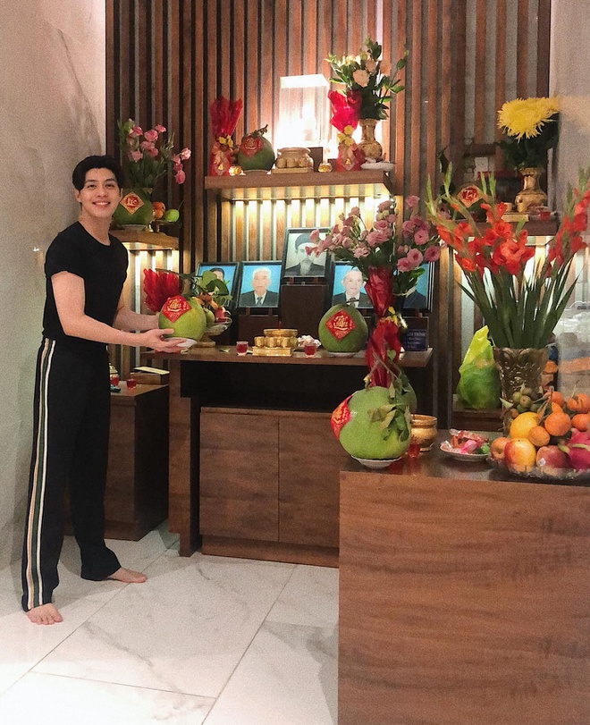 Sơn Tùng, Lan Ngọc đăng ảnh bên cha mẹ, Minh Hằng khoe xấp tiền USD - 3 Sơn Tùng, Lan Ngọc đăng ảnh bên cha mẹ, Minh Hằng khoe xấp tiền USD - 3