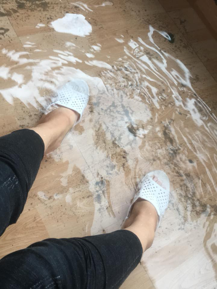 Chúc Tết style Canh Tý 2020: Ngày đầu năm mưa gió bão bùng, dân tình lội nước du xuân - 10 Chúc Tết style Canh Tý 2020: Ngày đầu năm mưa gió bão bùng, dân tình lội nước du xuân - 10