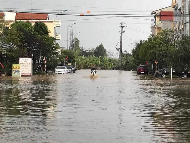Chúc Tết style Canh Tý 2020: Ngày đầu năm mưa gió bão bùng, dân tình lội nước du xuân - 13 Chúc Tết style Canh Tý 2020: Ngày đầu năm mưa gió bão bùng, dân tình lội nước du xuân - 13