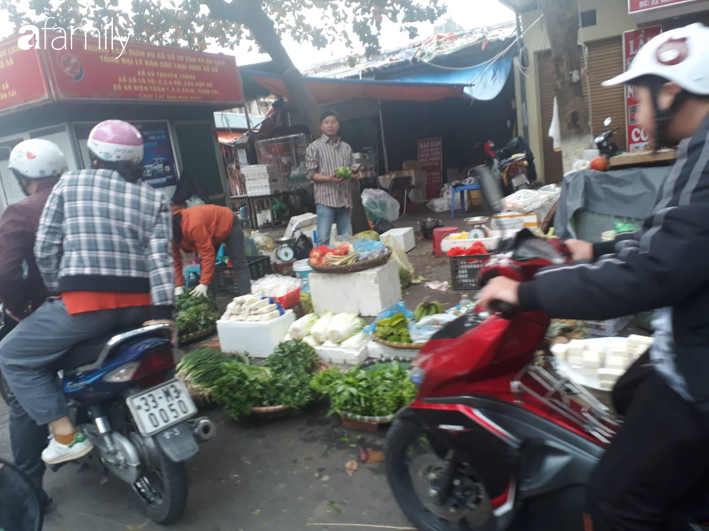 Mùng 2 Tết các chợ cóc đã lác đác tiểu thương bán hàng với giá cả đắt đỏ đến giật mình, 700.000 đồng cho 1kg thịt bò - 1 Mùng 2 Tết các chợ cóc đã lác đác tiểu thương bán hàng với giá cả đắt đỏ đến giật mình, 700.000 đồng cho 1kg thịt bò - 1