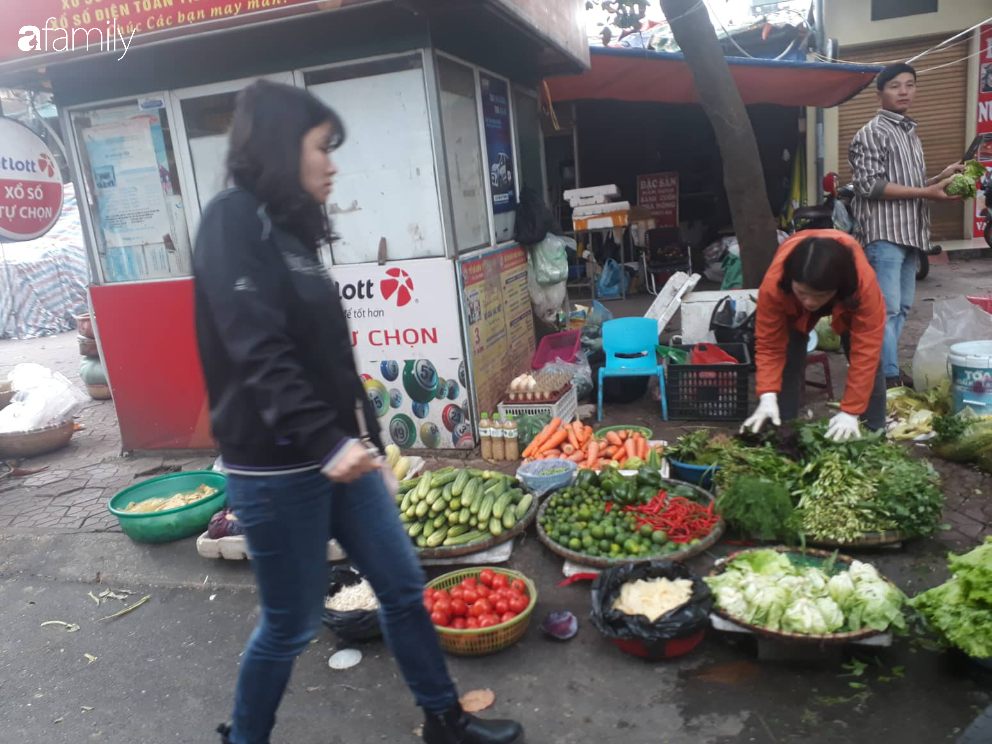 Mùng 2 Tết các chợ cóc đã lác đác tiểu thương bán hàng với giá cả đắt đỏ đến giật mình, 700.000 đồng cho 1kg thịt bò - 4 Mùng 2 Tết các chợ cóc đã lác đác tiểu thương bán hàng với giá cả đắt đỏ đến giật mình, 700.000 đồng cho 1kg thịt bò - 4