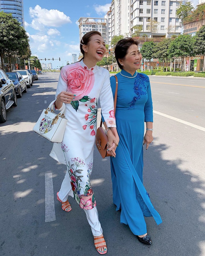 Hồ Ngọc Hà, Hòa Minzy và loạt sao Việt đăng ảnh bên bạn trai ngày Tết - 13 Hồ Ngọc Hà, Hòa Minzy và loạt sao Việt đăng ảnh bên bạn trai ngày Tết - 13