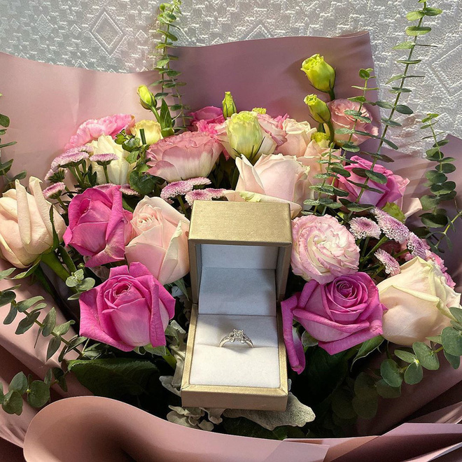 Chơi lớn như trung vệ Bùi Tiến Dũng: Lì xì bà xã hẳn 236.678.999 đồng thế này thì ai chơi lại? - 4 Chơi lớn như trung vệ Bùi Tiến Dũng: Lì xì bà xã hẳn 236.678.999 đồng thế này thì ai chơi lại? - 4