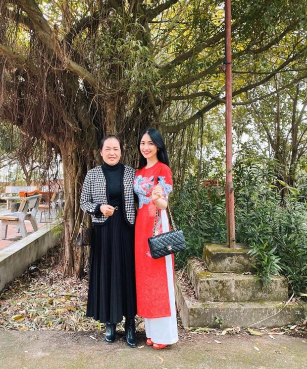 Choáng trước căn biệt thự siêu to Hoà Minzy xây tặng bố mẹ ở quê: Đúng là con gái nhà người ta đây rồi! - 2 Choáng trước căn biệt thự siêu to Hoà Minzy xây tặng bố mẹ ở quê: Đúng là con gái nhà người ta đây rồi! - 2