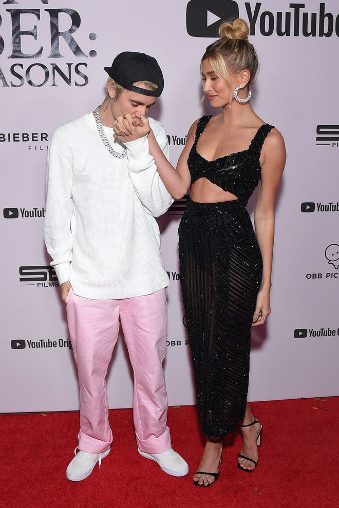 Lần đầu tiên cùng đi thảm đỏ, Justin Bieber vô tư 'đụng chạm' vòng 3 Hailey và phản ứng gay gắt từ netizen Hàn - 5 Lần đầu tiên cùng đi thảm đỏ, Justin Bieber vô tư 'đụng chạm' vòng 3 Hailey và phản ứng gay gắt từ netizen Hàn - 5