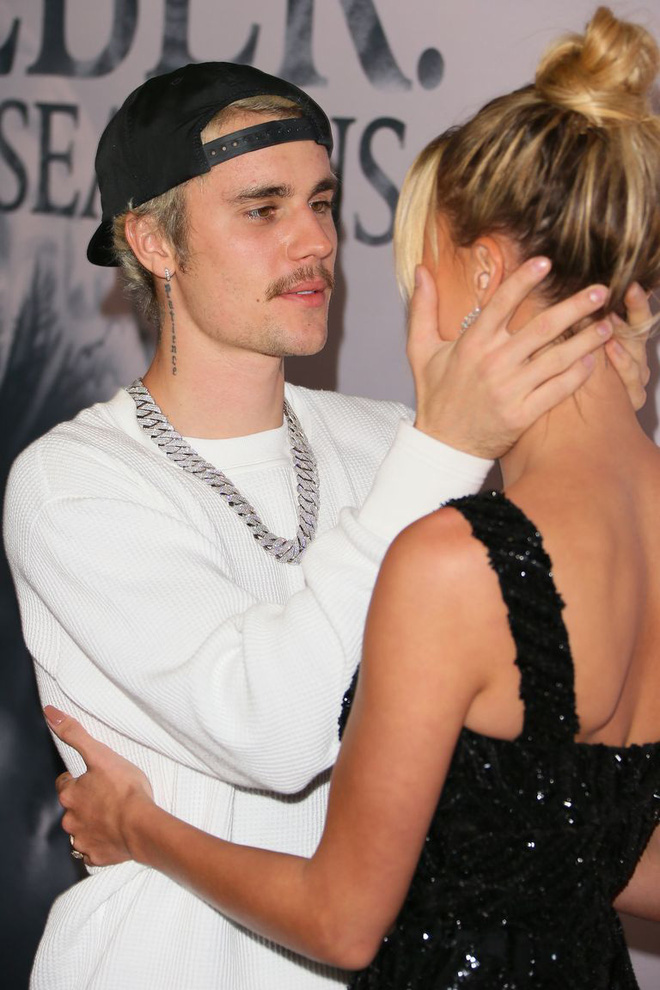 Lần đầu tiên cùng đi thảm đỏ, Justin Bieber vô tư 'đụng chạm' vòng 3 Hailey và phản ứng gay gắt từ netizen Hàn - 7 Lần đầu tiên cùng đi thảm đỏ, Justin Bieber vô tư 'đụng chạm' vòng 3 Hailey và phản ứng gay gắt từ netizen Hàn - 7