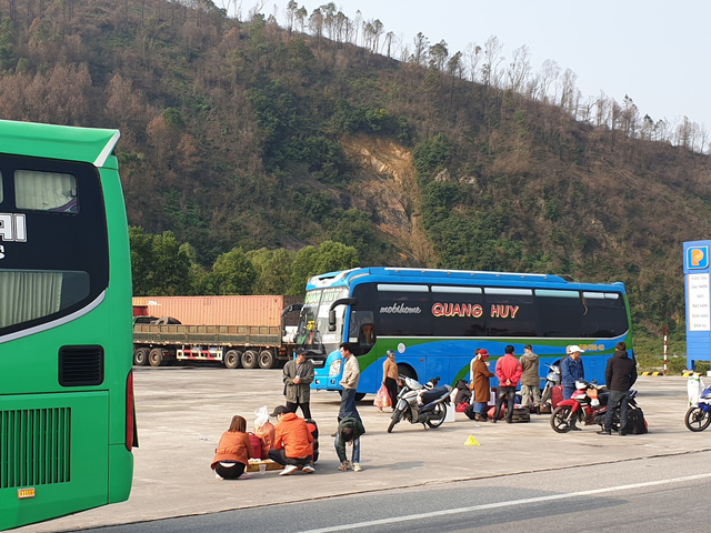 Hà Tĩnh: Hành khách chật vật chờ xe vào Nam ra Bắc sau Tết Nguyên đán - 8 Hà Tĩnh: Hành khách chật vật chờ xe vào Nam ra Bắc sau Tết Nguyên đán - 8