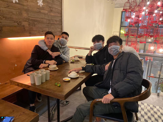 Tình hình dịch corona ngày càng căng thẳng, hội cầu thủ Việt ghi điểm nhờ những hành động tốt đẹp vì cộng đồng Tình hình dịch corona ngày càng căng thẳng, hội cầu thủ Việt ghi điểm nhờ những hành động tốt đẹp vì cộng đồng